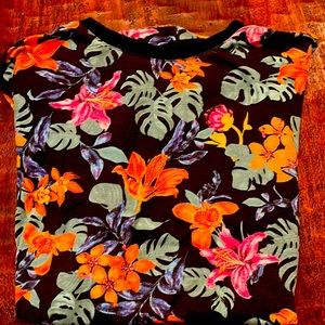 Fun Hawaiian style T-shirt size medium